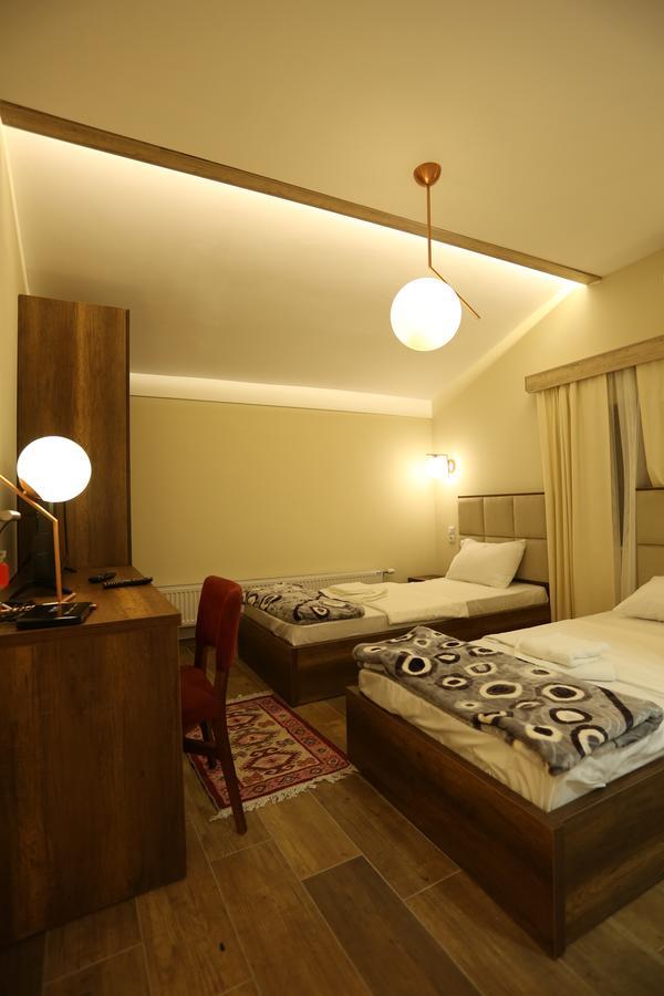 Saray Hotel Prizren Extérieur photo